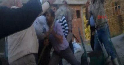 HDP'lilere kürekli saldırı kamerada