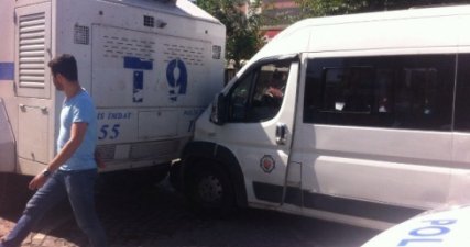 Minibüs Toma'ya Çarptı: 4 Yolcu Yaralandı