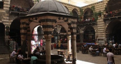 Diyarbakır'da Ayakta Duran Tarihi Yapılar