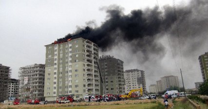 11 katlı binada korkutan yangın!