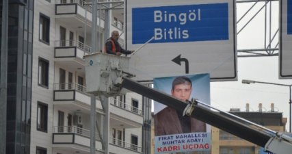 Diyarbakır'da Pankart Ve Afişler Toplandı