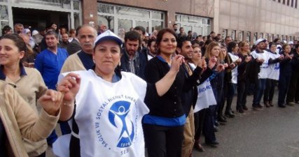 Diyarbakır'da Sağlık Çalışanları İş Bıraktı