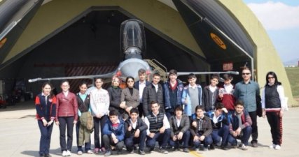 Ortaokul Öğrencileri F16 Uçaklarıyla Tanıştı