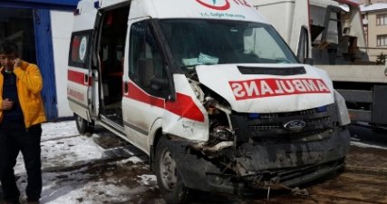 Ankara’dan dönen Batman ambulansı kaza geçirdi:1 yaralı