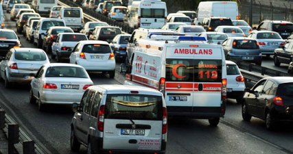 Ambulansa 12 Saniyede Yol Vermeyen Sürücüye Ceza Kesilecek