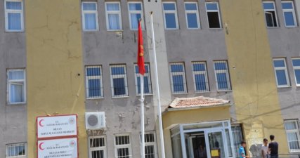 YDG-H Silvan’da Türk bayrağını indirip PKK flaması astı