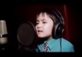 4 Yaşındaki Küçük Çocuk Sesiyle Dünyayı kendine hayran bıraktı