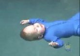 İnanılmaz Bebek - Havuzda Tek Başına Yüzen İnanılmaz Bebek!